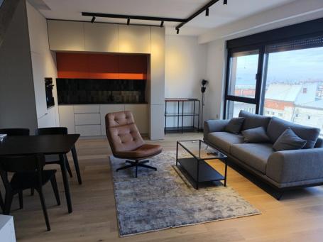 Lux dvoiposoban stan 69m2 + 100m2 terasa sa bazenom - Centar