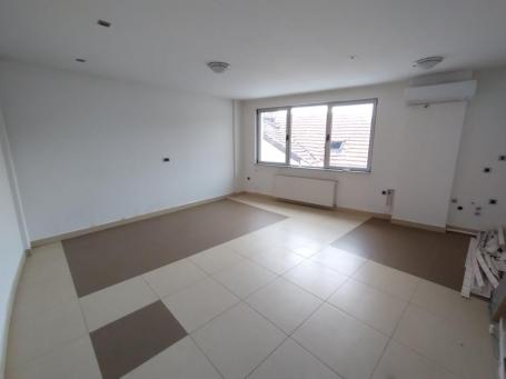Poslovni prostor - 45m2 - Centar