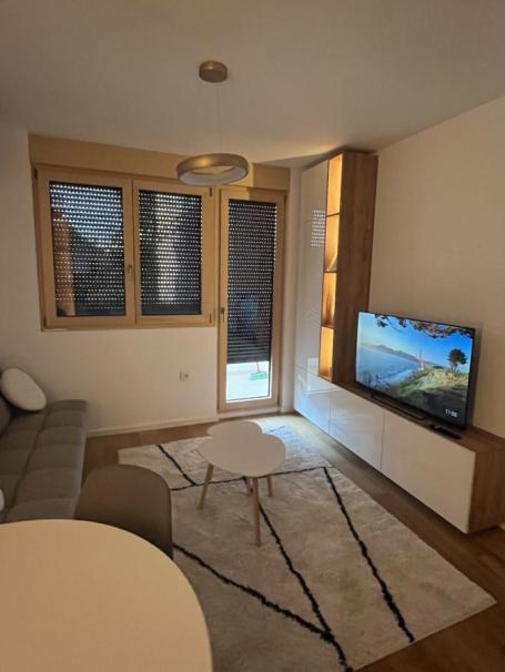 LUX Jednoiposoban stan sa garažnim mestom - Centar - 44m2