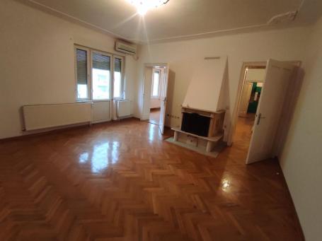 Četvorosoban stambeno poslovni prostor - Centar