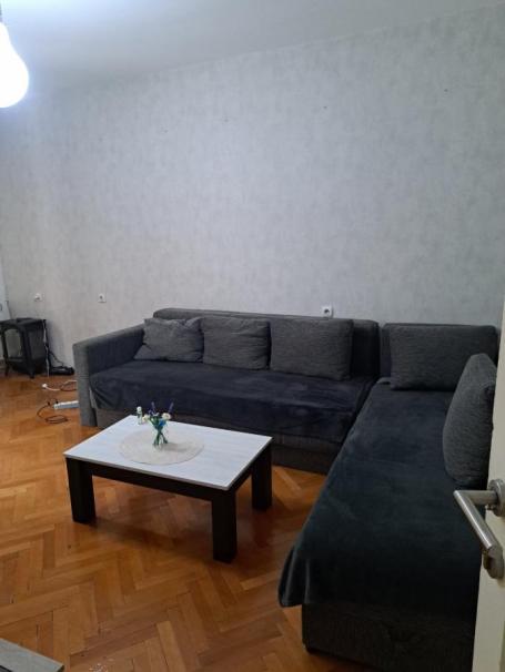 Dvoiposoban stan u pešačkoj zoni