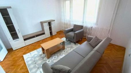 Lep dvosoban stan na Bulevaru Nemanjića