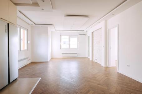 Lux četvorosoban stan sa dodatnim prostorom