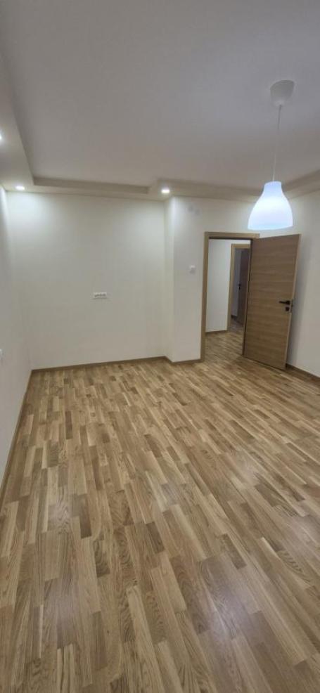 Renoviran trosoban stan u Durlanu