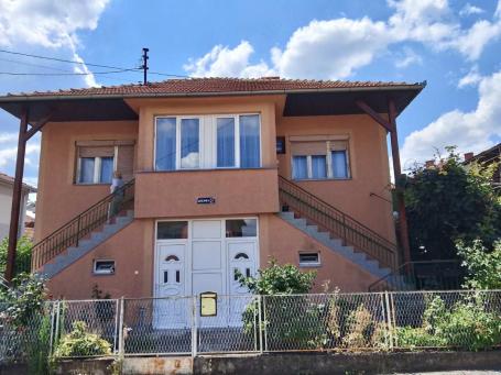 Dvoetažna porodična stambena zgrada iznad Pivare