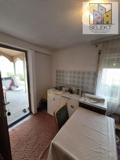 Prizemna kuća površine 40m2 u naselju Levač u mirnom delu grada