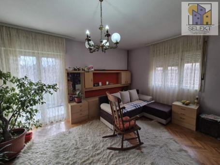 Velika porodična kuća od 344m2 na 3.53a placa u mirnom delu grada