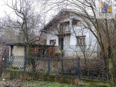 Vikendica za renoviranje na Đurđevom brdu na dobroj lokaciji