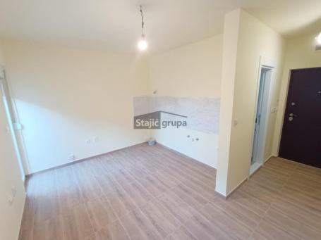 Uknjižena, renovirana garsonjera, Karaburma - Ćalije