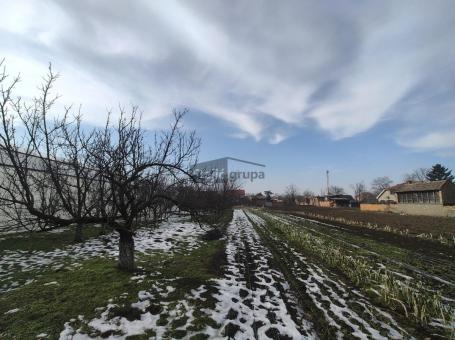 Porodična kuća sa pomoćnim objektima i velikim placem - Crepaja