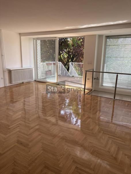 Kuća u nizu, lux, sa garažom i dvorištem