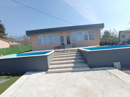 Uknjižena nova prizemna kuća sa dva bazena, 11ari