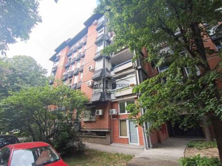 Uknjižan, renoviran 3.0 stan, Galenika