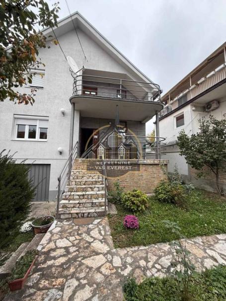 Rakovica, kuća u Resniku, na placu 5 ari