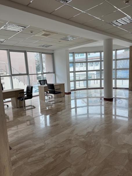 Moderan poslovni prostor 151m² na atraktivnoj lokaciji u Bečićima, kod hotela Splendid (NA DUŽI PERI