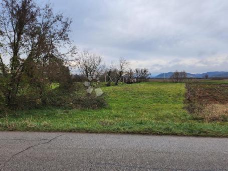 Građevinsko zemljište gospodarske namjene 1.831m² u gradu Oroslavju!