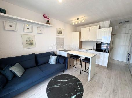 SAMO U DOGMI - PREDIVNO UREĐEN APARTMAN U MALINSKOJ