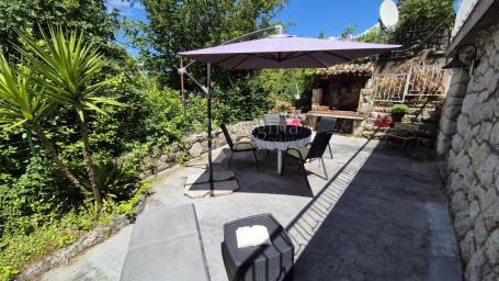 Njivice - apartman samo 50 metara od plaže
