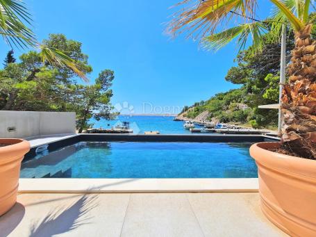 BARIĆ DRAGA PRVI RED DO MORA VILLA 284 m2