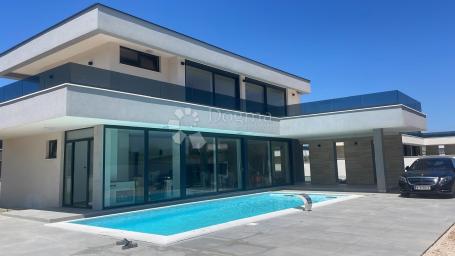 Vila novogradnja bazen
