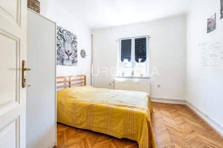 Zagreb, Donji grad, peterosoban građanski stan, 77 m²