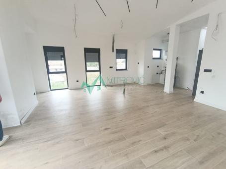 Izdavanje, Poslovni prostor, 183m2 , Grbavica - Telep