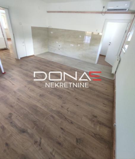 Kompletno renoviran dvoiposoban stan kod Kliničkog centra – 70 m², parking