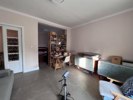 Kompletno renovirana kuća na 8ari placa