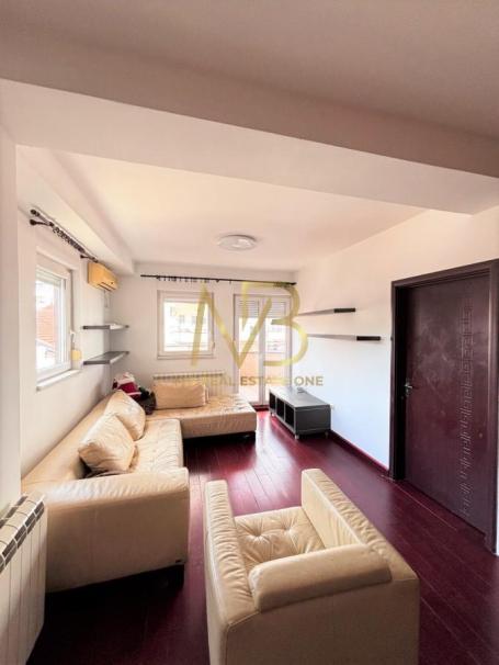 Izdavanje, Stan, 57m2 , Zemun-centar