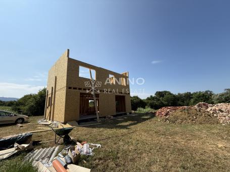 SAVRŠEN DOM ZA OBITELJ –MONTAŽNA NOVOGRADNJA 128 m² S PROSTRANOM OKUĆNICOM 871m²  Igrišće, Jakovlje 
