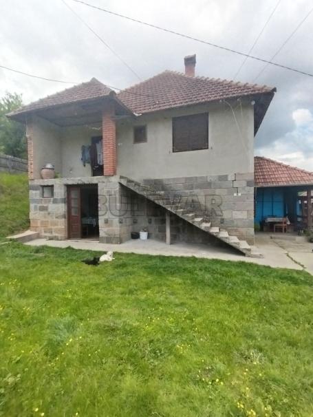 Na prodaju imanje  u Pajsijeviću