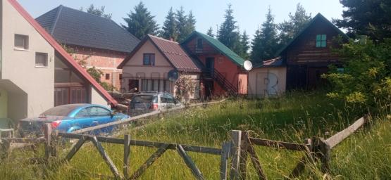 Apartmani na Zlataru - Tri stambena objekta sa zemljištem, u blizini RH centra