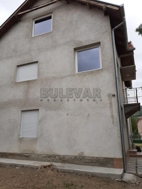 Odlična porodična kuća, 256m2 sa pomoćnim objektima 100m2, plac  2987m2, Malošište
