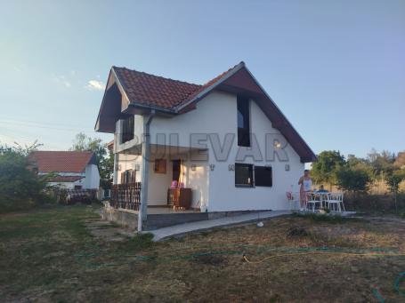 Milatovac, blizina manastira Grnčarice - kuća 61 m2, plac 1087 m2