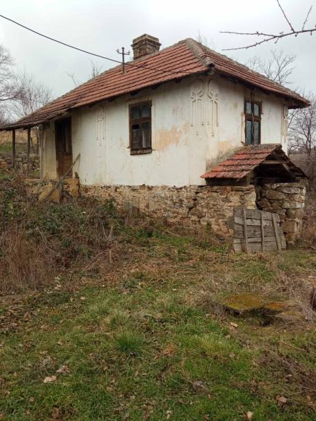 Prelepa stara srpska kuća, 45 m2, plac 4125 m2 - Malo Krčmare, kod Rače
