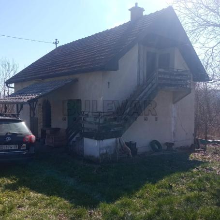 Sipić kod Rače - kuća u centru sela, površine 56 m2 u osnovi i plac 3083 m2