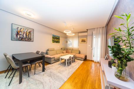 Dvosoban namješten stan 63m2 + garaža, City Kej – Podgorica