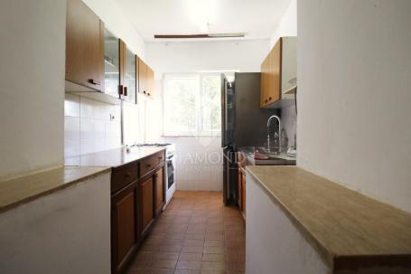 Poreč – kuća s dvije stambene jedinice i velikim potencijalom