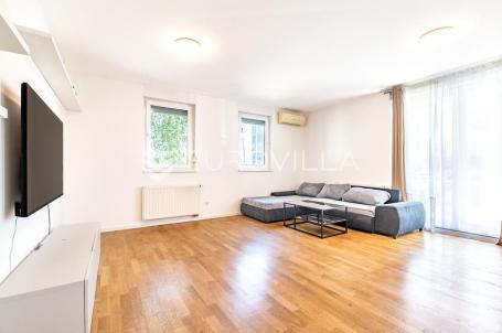 Zagreb, Blato, atraktivan trosoban stan s parkingom, 74 m²