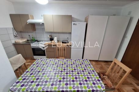 Karlovac, Zadobarje, apartman 25 m², novouređen s terasom