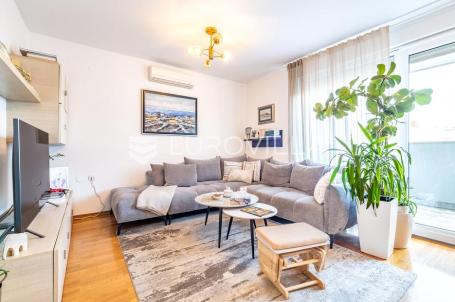 Zagreb, Špansko, predivan četverosoban dvoetažan stan površine 125,77 m²