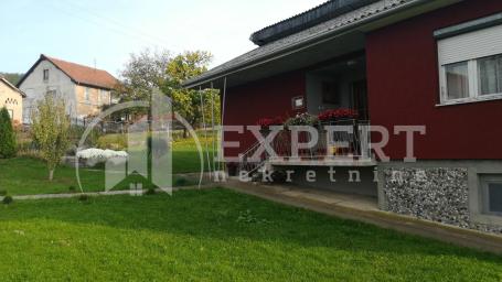 Retko u ponudi!  Odlično  seosko domaćinstvo, kuća 140m2, pomoćni objekat, plac  57.36ari, Stanci ko