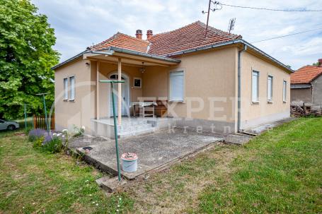 Ekskluziva,  kuća  u  Blacu,  151 m2, na  placu  od  4.218  m2