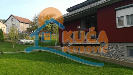 Retko u ponudi!  Odlično  seosko domaćinstvo, kuća 140m2, pomoćni objekat, plac  57.36ari, Stanci ko