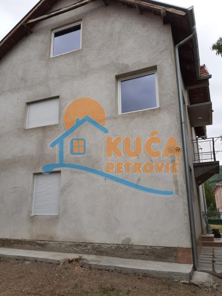 Odlična porodična kuća, 256m2 sa pomoćnim objektima 100m2, plac  2987m2, Malošište