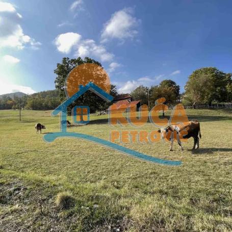 Plac Sremski Karlovci 2480m2