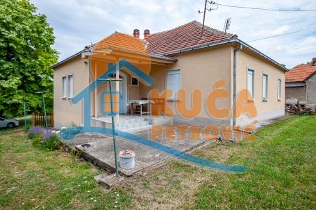 Ekskluziva,  kuća  u  Blacu,  151 m2, na  placu  od  4.218  m2