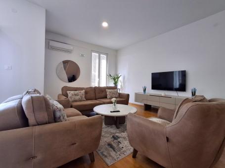 Četvorosoban namješten dupleks, 160m2, Stari aerodrom, Podgorica