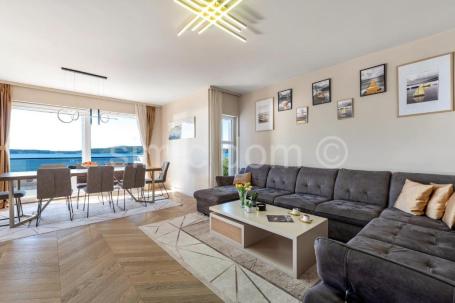 Penthouse stan 50m od plaže, Brodarica	