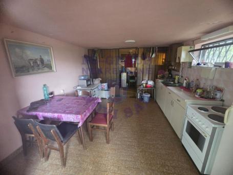 Kuća u Irigu 249m2